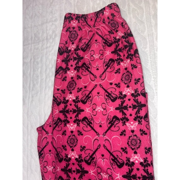 Kid’s Hot Pink Guitar Pattern Pajama Bottoms 💕 - Picture 7 of 15